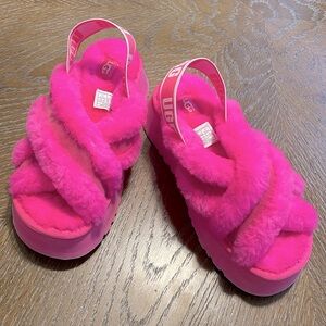 Pink size 7 UGG slippers. Excellent used condition